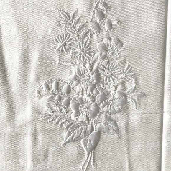 Bedding European White Floral Embroidered Duvet Cover Sheet Set